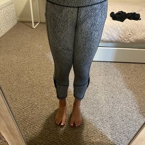 Lululemon pants Size 10 Black and white